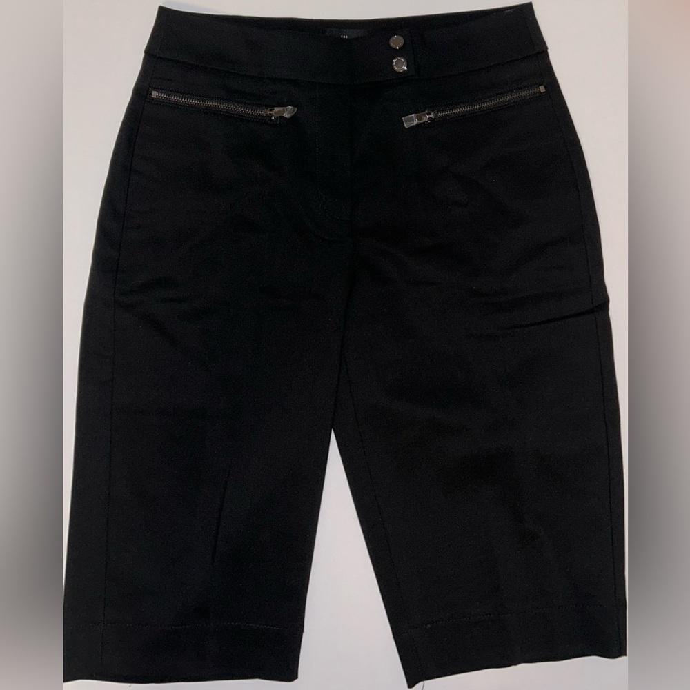 White House Black Market women black zipper pocket 12” Bermuda Shorts size 00